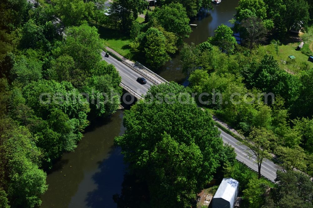 Dunkelforth from above - Dunkelforth bridge over the Roßdorfer Altkanal in Dunkelforth in Brandenburg