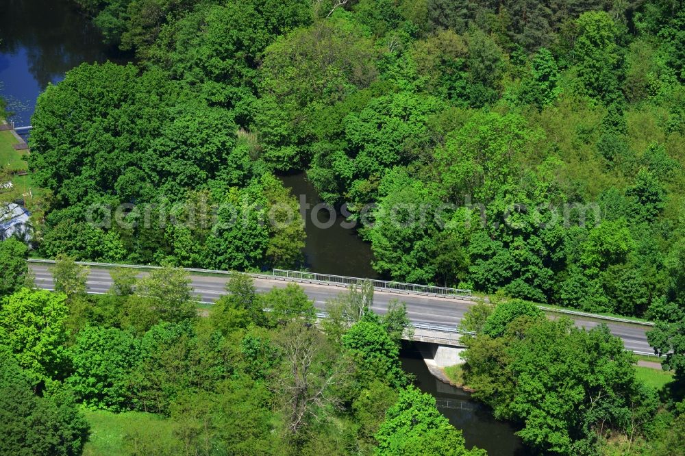 Aerial photograph Dunkelforth - Dunkelforth bridge over the Roßdorfer Altkanal in Dunkelforth in Brandenburg