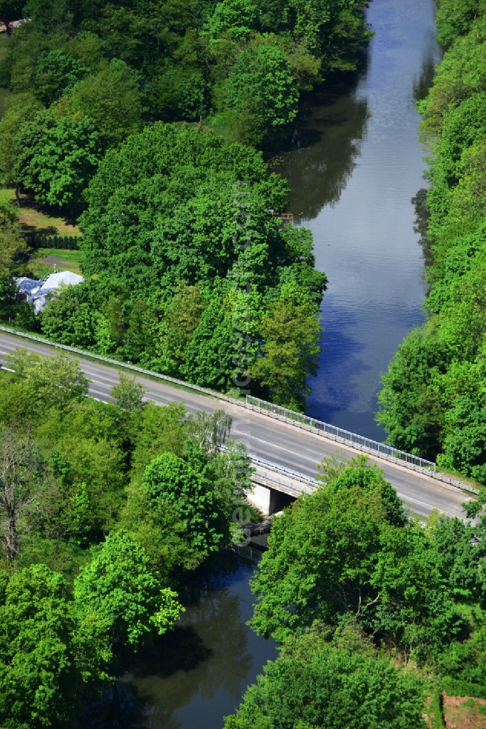 Dunkelforth from above - Dunkelforth bridge over the Roßdorfer Altkanal in Dunkelforth in Brandenburg