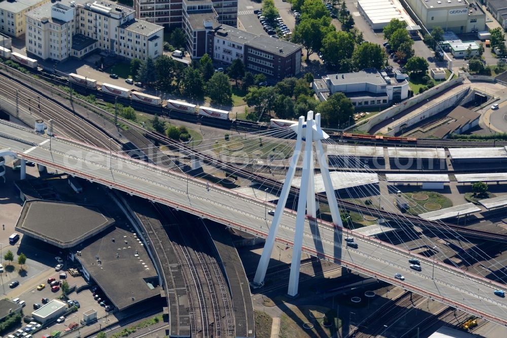 Ludwigshafen am Rhein from above - Road - bridge construction along the A-Road 37 above the tracks of the Deutsche Bahn in Ludwigshafen am Rhein in the state Rhineland-Palatinate