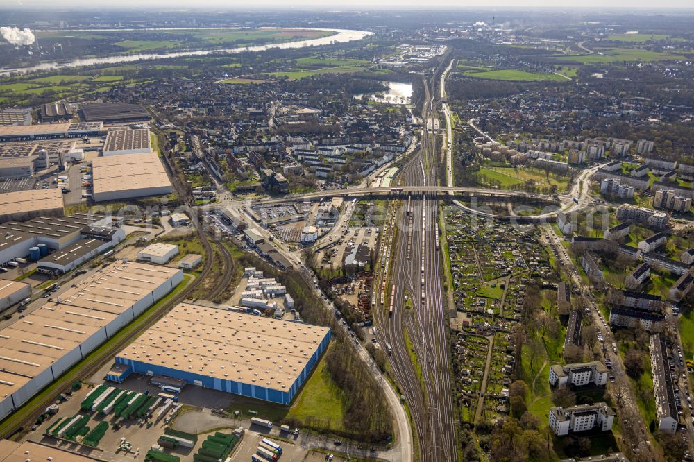 Aerial photograph Duisburg - Road bridge construction along the Friedrich-Ebert-Strasse across the rail course of the local railway line in the district Friemersheim in Duisburg in the state North Rhine-Westphalia, Germany