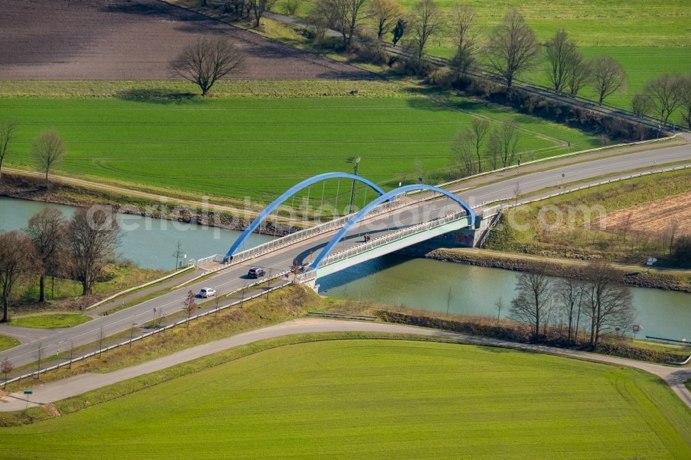 Aerial image Hünxe - Road bridge construction along the Gahlener Strasse above the Wesel-Datteln-Kanal in Huenxe in the state North Rhine-Westphalia, Germany