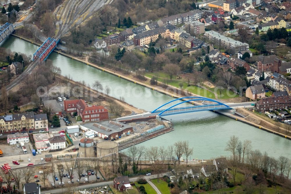 Aerial photograph Duisburg - Bridge construction along the Gartroper Strasse over the Rhine-Herne Canal in Duisburg in the federal state of North Rhine-Westphalia, Germany