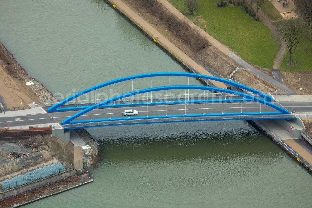 Duisburg from above - Bridge construction along the Gartroper Strasse over the Rhine-Herne Canal in Duisburg in the federal state of North Rhine-Westphalia, Germany