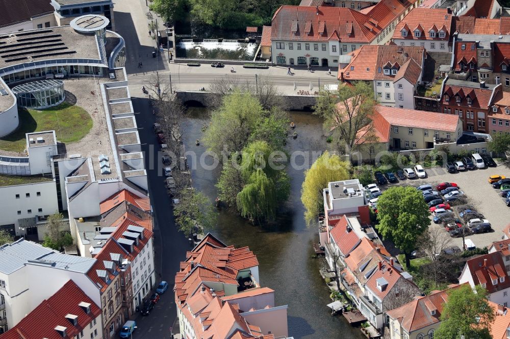 Aerial photograph Erfurt - Road bridge construction Schloesserbruecke along of Gera in the district Altstadt in Erfurt in the state Thuringia, Germany