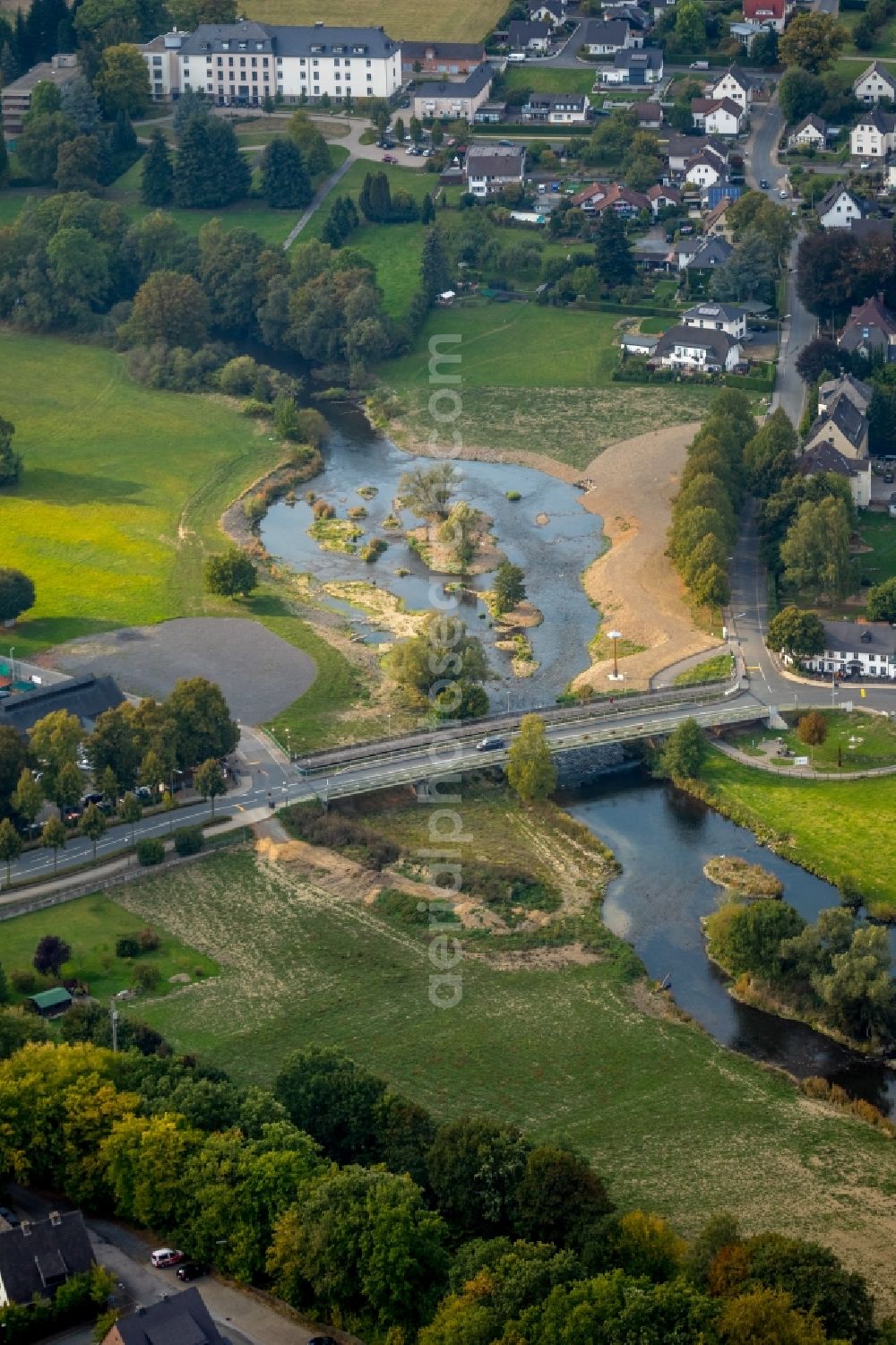 Aerial photograph Oeventrop - Road bridge construction along the Gloesinger Strasse in Oeventrop in the state North Rhine-Westphalia, Germany