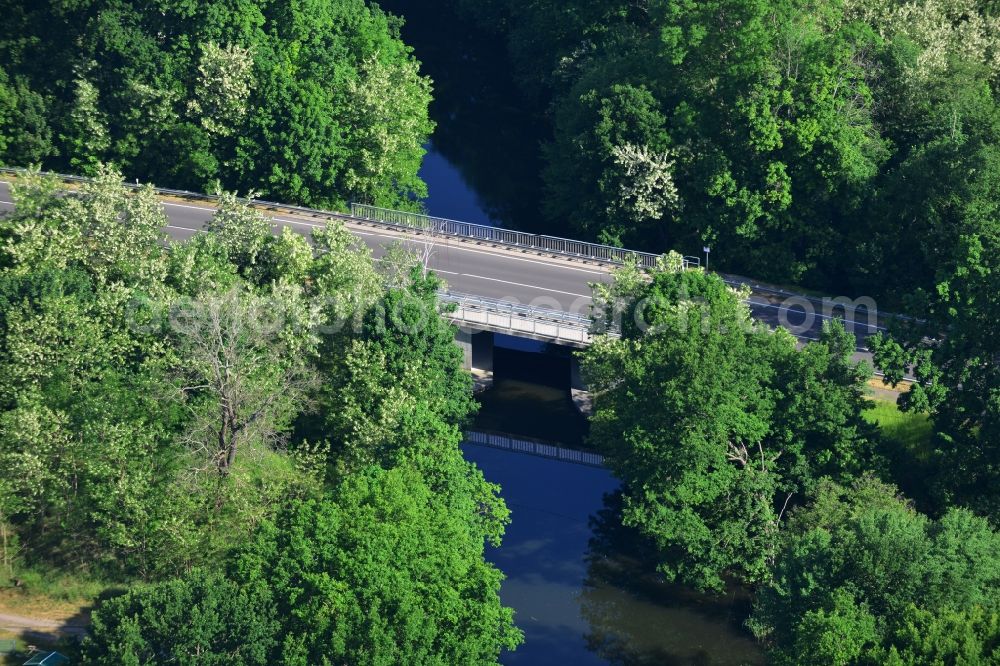 Dunkelforth from the bird's eye view: Road bridge construction along the Landstrasse - Bundesstrasse B1 in Dunkelforth in the state Saxony-Anhalt