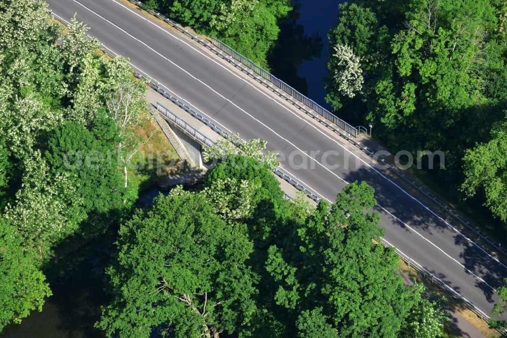 Aerial image Dunkelforth - Road bridge construction along the Landstrasse - Bundesstrasse B1 in Dunkelforth in the state Saxony-Anhalt