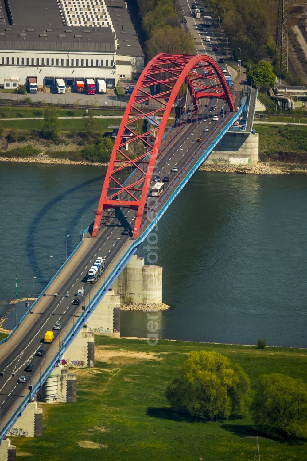 Duisburg from the bird's eye view: Road bridge construction destrict Rheinhausen in Duisburg in the state North Rhine-Westphalia