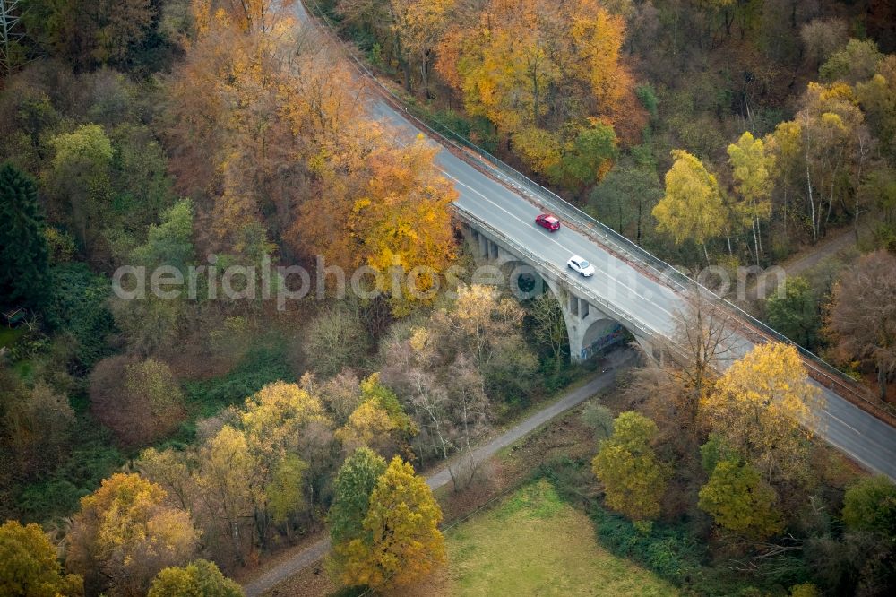 Bochum from the bird's eye view: Road bridge construction along the Schlossstrasse above the cycle path in Bochum in the state North Rhine-Westphalia