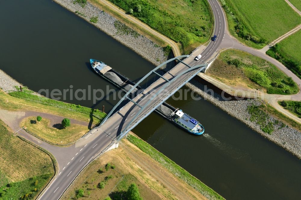 Magdeburg from the bird's eye view: Road bridge construction along the Ufer the descent channel Rothensee on Glindenberger way in Magdeburg in the state Saxony-Anhalt