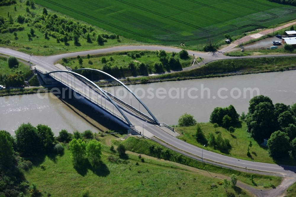 Aerial photograph Elbe-Parey - Road bridge construction along the banks of Elbe-Havel-Kanales in Elbe-Parey in the state Saxony-Anhalt