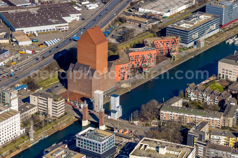 Duisburg from the bird's eye view: Bridge construction - Schwanentor of the inner port channel in Duisburg in North Rhine-Westphalia