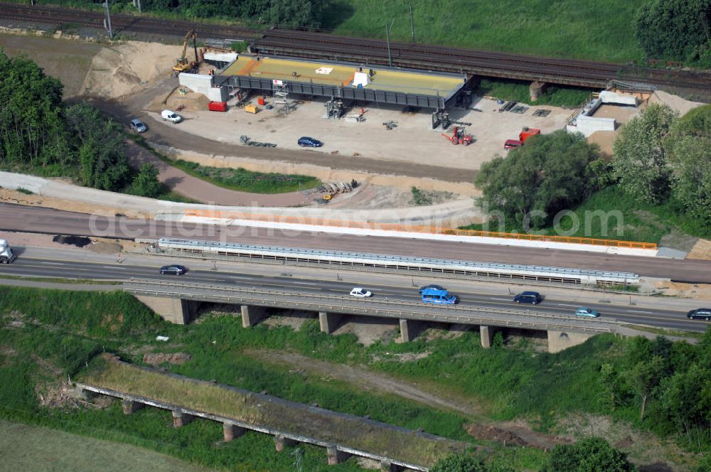 Aerial photograph Roßlau - Blick auf verschiedene Brückenbauwerke an der Baustelle zum Ausbau der B184 zwischen Dessau und Roßlau in Sachsen-Anhalt. Die B184 wird aufgrund des gestiegenen Verkehrsaufkommens 4-streifig über den Verlauf der Elbe hinweg ausgebaut. Bauherr ist der Landesbetrieb Bau Sachsen-Anhalt, die Projektleitung liegt bei SCHÜßLER - PLAN Berlin. Kontakt Projektleitung: Schüßler - Plan Ingenieurgesellschaft mbH, Greifswalder Straße 80A, 10405 Berlin, Tel. +49(0)30 42106 0, Fax +49(0)30 42106 301, Email: berlin@schuessler-plan.de