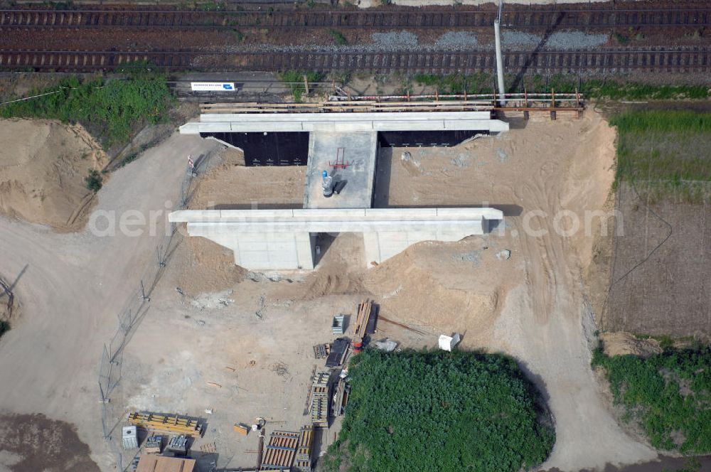 Aerial image Roßlau - Blick auf verschiedene Brückenbauwerke an der Baustelle zum Ausbau der B184 zwischen Dessau und Roßlau in Sachsen-Anhalt. Die B184 wird aufgrund des gestiegenen Verkehrsaufkommens 4-streifig über den Verlauf der Elbe hinweg ausgebaut. Bauherr ist der Landesbetrieb Bau Sachsen-Anhalt, die Projektleitung liegt bei SCHÜßLER - PLAN Berlin. Kontakt Projektleitung: Schüßler - Plan Ingenieurgesellschaft mbH, Greifswalder Straße 80A, 10405 Berlin, Tel. +49(0)30 42106 0, Fax +49(0)30 42106 301, Email: berlin@schuessler-plan.de