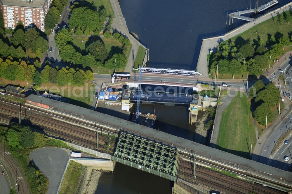 Aerial image Hamburg - Bridges at the lock to Mueggenburger transit in the port area at Veddel S-Bahn station in Hamburg