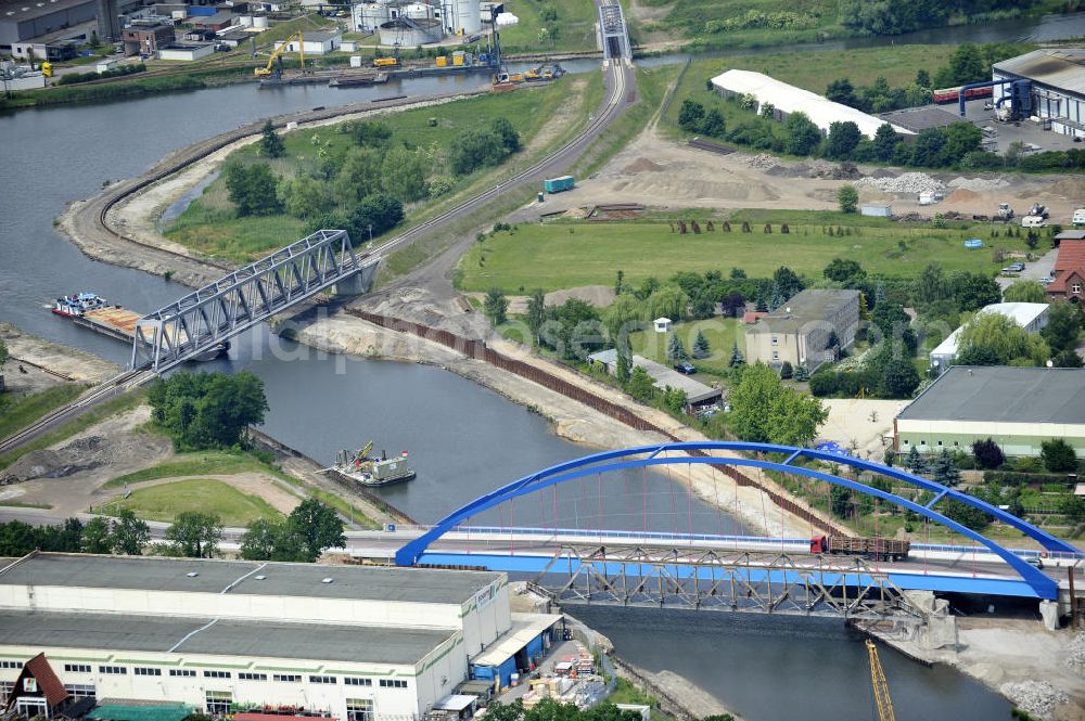 Genthin from the bird's eye view: Blick auf die Eisenbahnbrücke Genthin-Jerichow B15, die Friedensbrücke / Brücke des Friedens B16 und die Eisenbahnbrücke Roßdorfer Altkanal B26. Die Brücken überführen den Elbe-Havel-Kanal bei km 364,021 (B15) und bei km 364,229 (B16), sowie den Roßdorfer Altkanal / RAK bei km 0,360 (B26). Ein Projekt des WSV: Wasserstraßen-Neubauamt Magdeburg, 39106 Magdeburg, Tel. +49(0)391 535-0, email: wna-magdeburg@wsv.bund.de Peace Bridge Friedensbruecke and the Railroad bridge over the Elbe-Havel-Canal and the Railway brige over the Rossdorfer Old Canal.