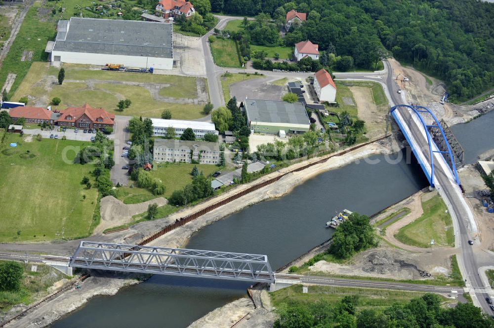 Aerial photograph Genthin - Blick auf die Eisenbahnbrücke Genthin-Jerichow B15 und die Friedensbrücke / Brücke des Friedens B16. Die Brücken überführen den Elbe-Havel-Kanal bei km 364,021 (B15) und bei km 364,229 (B16). Ein Projekt des WSV: Wasserstraßen-Neubauamt Magdeburg, 39106 Magdeburg, Tel. +49(0)391 535-0, email: wna-magdeburg@wsv.bund.de Peace Bridge Friedensbruecke and the Railroad bridge over the Elbe-Havel-Canal.