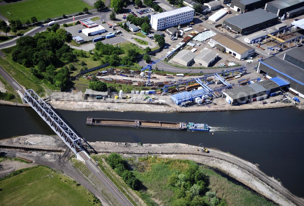 Aerial photograph Genthin - Eisenbahnbrücke Genthin-Jerichow Brückenbauwerk B15. Die Brücke überführt den Elbe-Havel-Kanal bei km 364,021. Ein Projekt des WSV: Wasserstraßen-Neubauamt Magdeburg, 39106 Magdeburg, Tel. +49(0)391 535-0, email: wna-magdeburg@wsv.bund.de Railroad bridge over the Elbe-Havel-Canal.