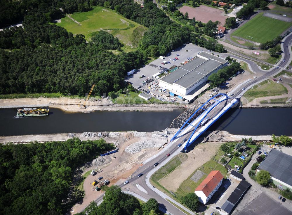 Genthin from the bird's eye view: Friedensbrücke / Brücke des Friedens Brückenbauwerk B16. Die Brücke überführt den Elbe-Havel-Kanal bei km 364,229. Ein Projekt des WSV: Wasserstraßen-Neubauamt Magdeburg, 39106 Magdeburg, Tel. +49(0)391 535-0, email: wna-magdeburg@wsv.bund.de Peace Bridge Friedensbruecke over the Elbe-Havel-Canal.