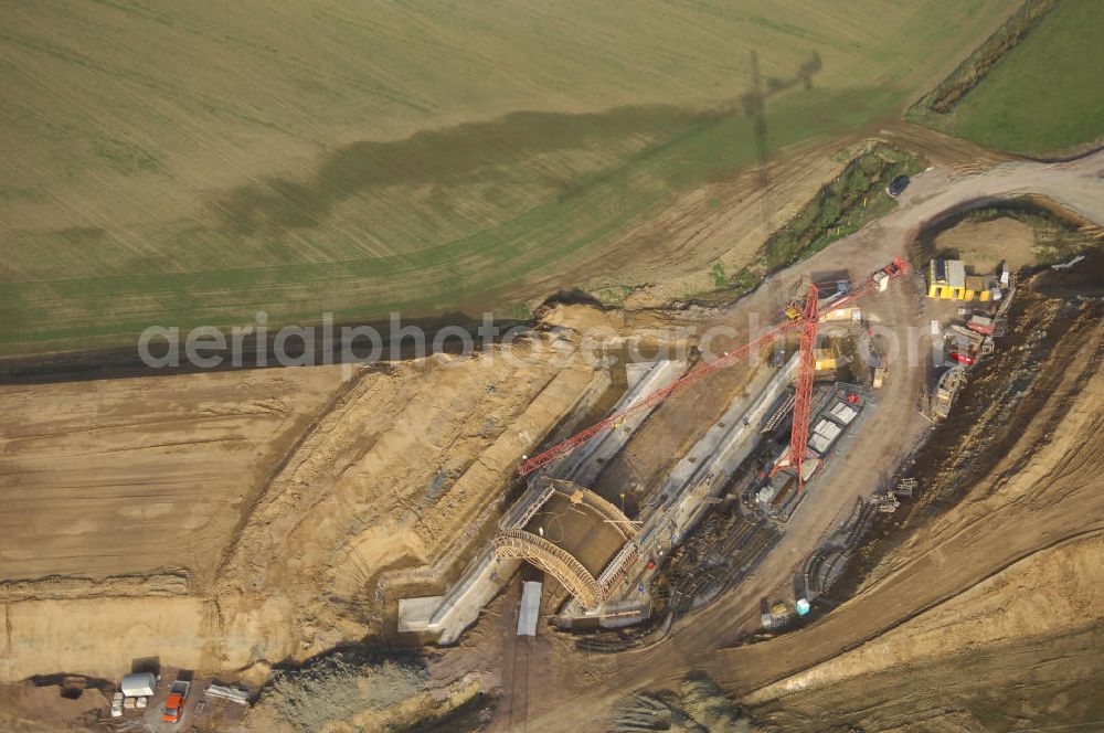 Aerial image Deubachshof - Baustellen an der Neubautrasse der BAB A 4 - Umfahrung Hörselberge in Thüringen bei Eisenach. Das Bieterkonsortium VINCI Concessions / Hochtief PPP (50/50) hat den Zuschlag für das A-Modell BAB A 4 Umfahrung Hörselberge (km 238,5 bis km 283,2) erhalten. Die bei diesem Projekt auf der Bauausführungsebene gegründete Arbeitsgemeinschaft wird von der EUROVIA Infra GmbH angeführt, des Weiteren sind hier die Unternehmen Hochtief, Strassing Limes und Rädlinger beteiligt. Durchgeführt werden die im Zuge dieses Projektes notwendigen Arbeiten unter an derem von den Mitarbeitern der Niederlassung Weimar der EUROVIA Verkehrsbau Union sowie der Niederlassungen Abbruch und Erdbau, Betonstraßenbau, Ingenieurbau und TECO Schallschutz der EUROVIA Beton. DEGES; STREIF Baulogistik