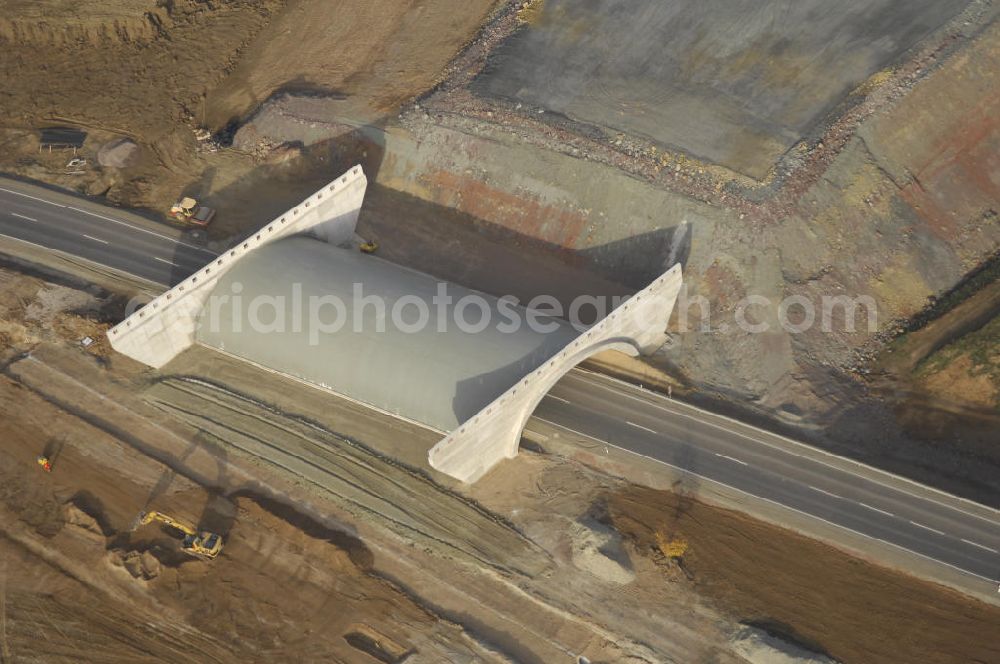 Aerial photograph Deubachshof - Baustellen an der Neubautrasse der BAB A 4 - Umfahrung Hörselberge in Thüringen bei Eisenach. Das Bieterkonsortium VINCI Concessions / Hochtief PPP (50/50) hat den Zuschlag für das A-Modell BAB A 4 Umfahrung Hörselberge (km 238,5 bis km 283,2) erhalten. Die bei diesem Projekt auf der Bauausführungsebene gegründete Arbeitsgemeinschaft wird von der EUROVIA Infra GmbH angeführt, des Weiteren sind hier die Unternehmen Hochtief, Strassing Limes und Rädlinger beteiligt. Durchgeführt werden die im Zuge dieses Projektes notwendigen Arbeiten unter an derem von den Mitarbeitern der Niederlassung Weimar der EUROVIA Verkehrsbau Union sowie der Niederlassungen Abbruch und Erdbau, Betonstraßenbau, Ingenieurbau und TECO Schallschutz der EUROVIA Beton. DEGES; STREIF Baulogistik