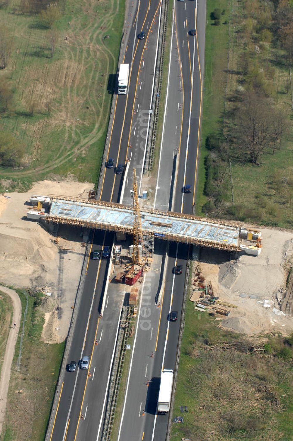 Aerial image Berlin - Blick auf die Baustelle vom Neubau der Brücke über die Autobahn A 10 an der Bucher Straße und Hobrechtsfelder Chaussee. Ein Projekt von EUROVIA. View onto the construction site of the new build bridge over the highway A10.