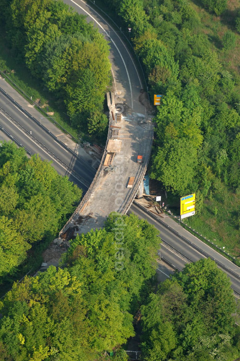 Aerial photograph Goslar - Blick auf den Neubau von Brücken entlang der Immenröder Strasse / an der Abfahrt der Bundesfernstrasse B 6 / B241 durch die EUROVIA Gruppe. View of the construction of new bridges along the B6 motorway in Goslar of the EUROVIA group.