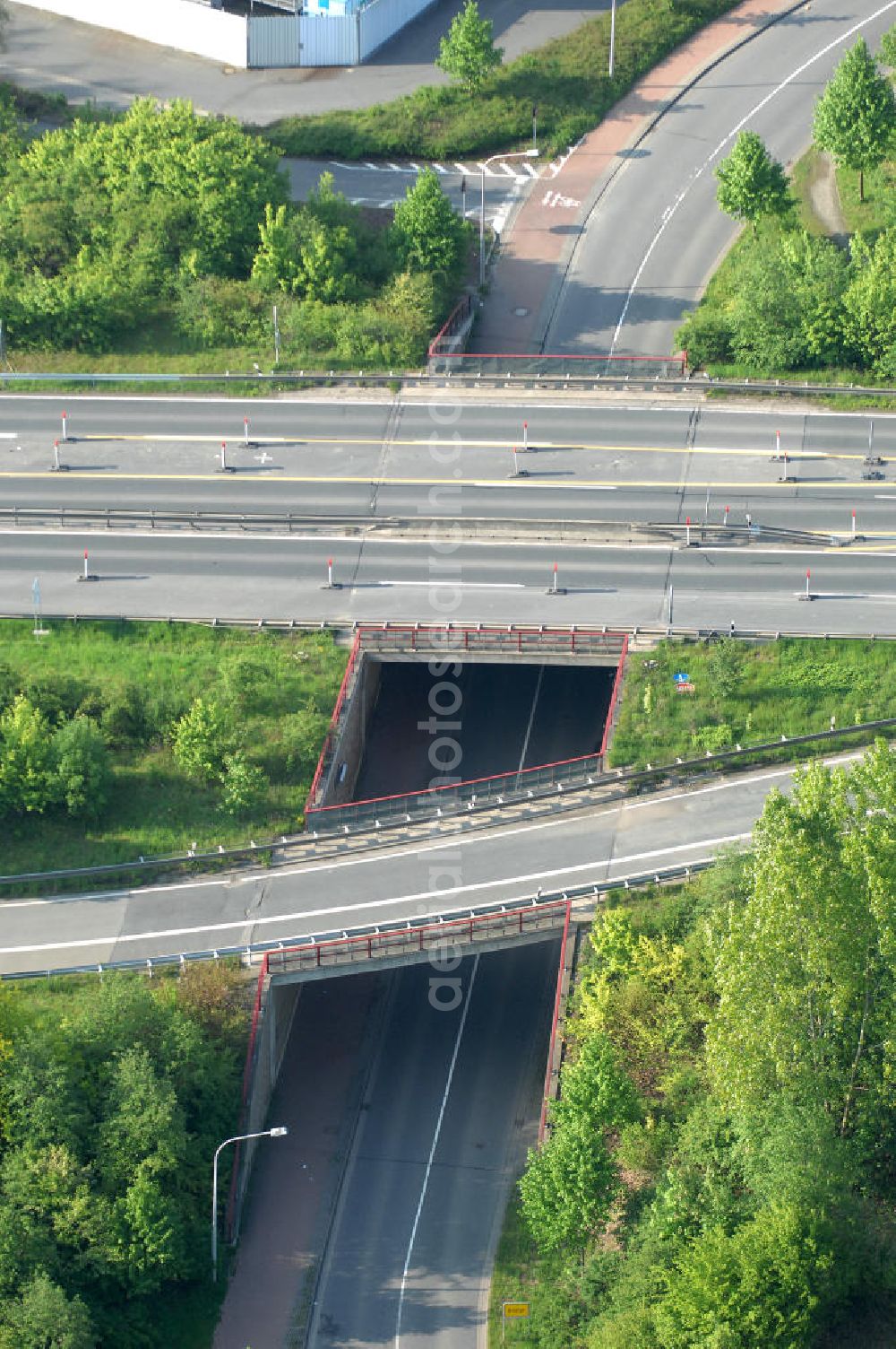 Goslar from the bird's eye view: Blick auf den Neubau von Brücken entlang der Immenröder Strasse / an der Abfahrt der Bundesfernstrasse B 6 / B241 durch die EUROVIA Gruppe. View of the construction of new bridges along the B6 motorway in Goslar of the EUROVIA group.