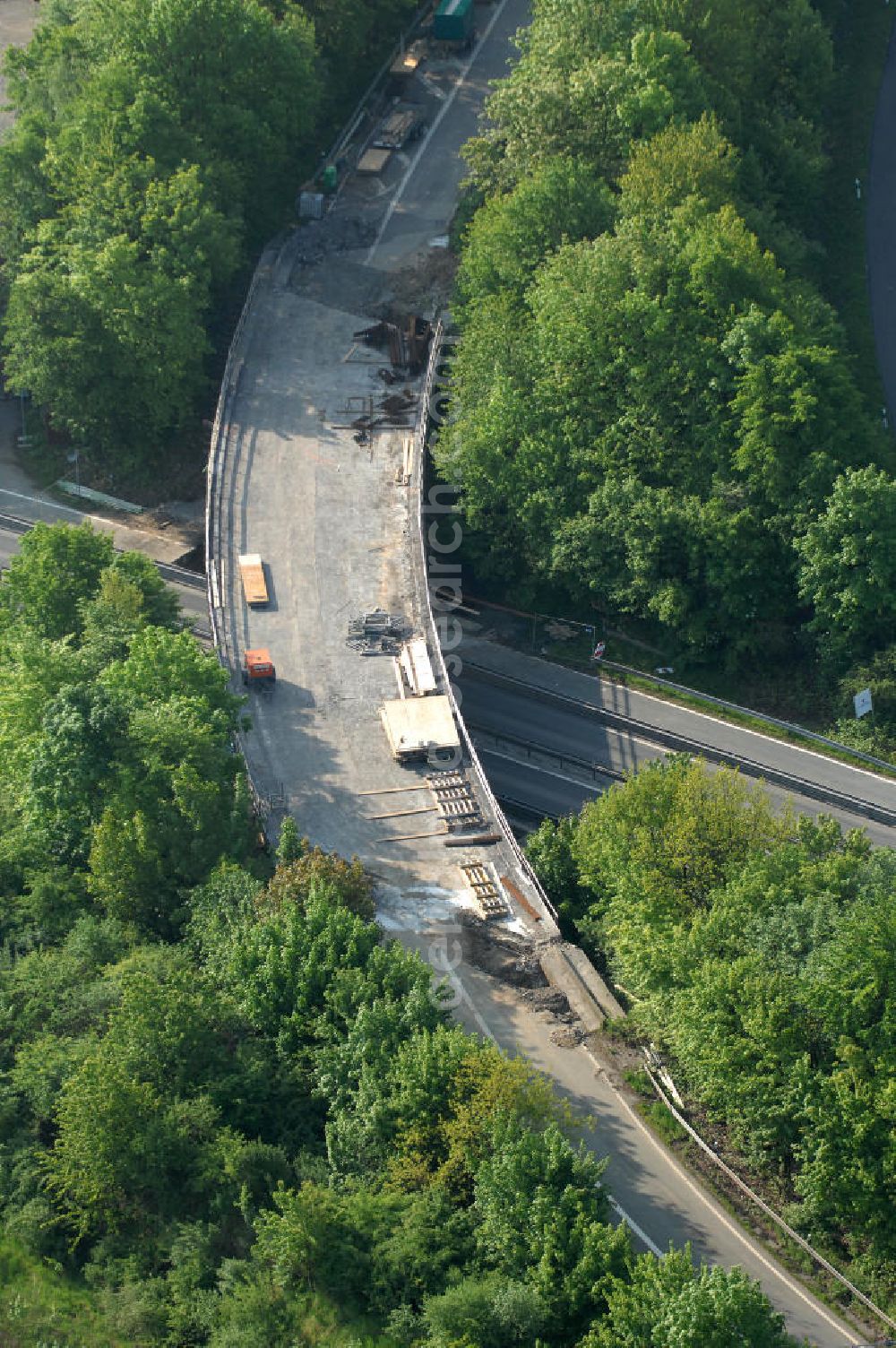 Aerial image Goslar - Blick auf den Neubau von Brücken entlang der Immenröder Strasse / an der Abfahrt der Bundesfernstrasse B 6 / B241 durch die EUROVIA Gruppe. View of the construction of new bridges along the B6 motorway in Goslar of the EUROVIA group.