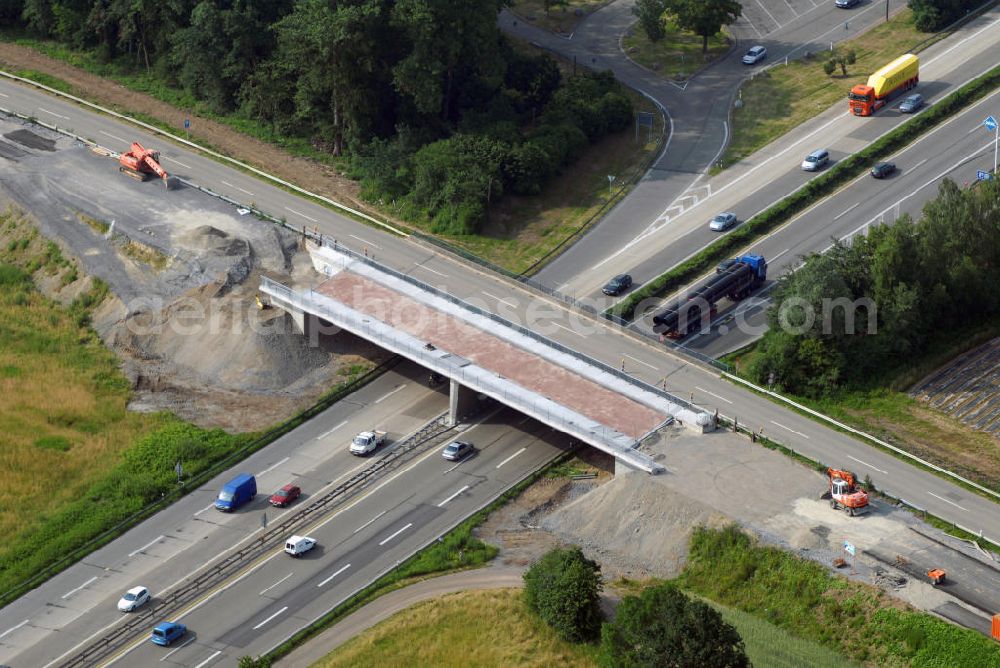 Aerial image Appenweier / OT Urloffen - Blick auf den Brückenneubau an der A5 nahe Urloffen. Die A5 ist Teil der HaFraBa (Hamburg Frankfurt Basel) vom Hattenbacher Dreieck bis an die Grenze zur Schweiz. Verbindungen u.a. zum französischen Autobahnnetz und zur Verbindung Holland - Österreich. Wegen dem geplanten sechsspurigen Ausbau zwischen Baden-Baden und Offenburg musste eine längere Brücke gebaut werden und die alte Brücke weichen. Die Arbeiten wurden durch Joos Umwelttechnik ausgeführt. Kontakt: Joos, Umwelttechnik GmbH, Industriestrasse 1, 79258 Hartheim, Tel.: 07633/4007-60,