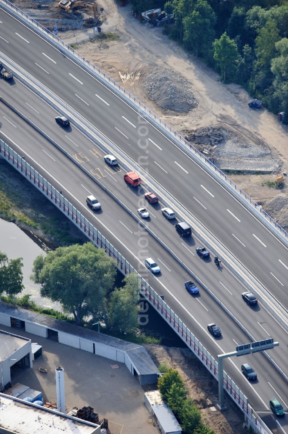 Aerial image Braunschweig - View of the implementation and expansion of the motorway junction Brunswick-southwest along the freeway A29 / A 395 in Lower Saxony. The construction company EUROVIA built here are some new bridges. Owner is the Lower Saxony state authorities for road construction and transport