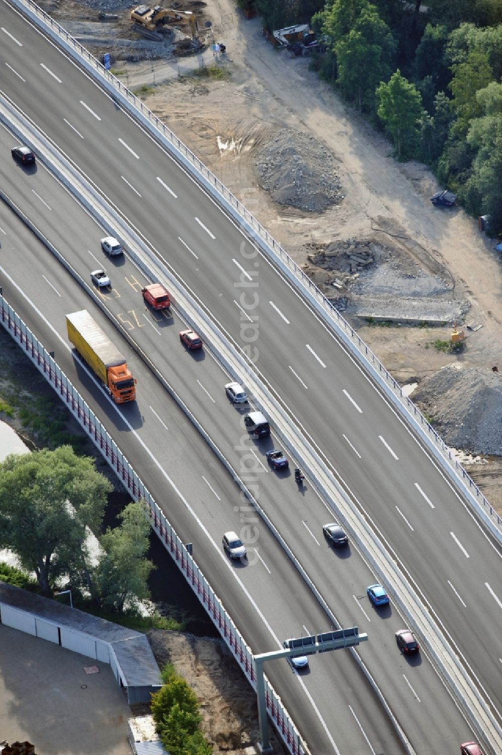 Aerial photograph Braunschweig - View of the implementation and expansion of the motorway junction Brunswick-southwest along the freeway A29 / A 395 in Lower Saxony. The construction company EUROVIA built here are some new bridges. Owner is the Lower Saxony state authorities for road construction and transport