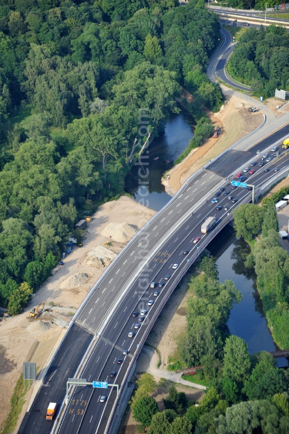 Braunschweig from above - View of the implementation and expansion of the motorway junction Brunswick-southwest along the freeway A29 / A 395 in Lower Saxony. The construction company EUROVIA built here are some new bridges. Owner is the Lower Saxony state authorities for road construction and transport