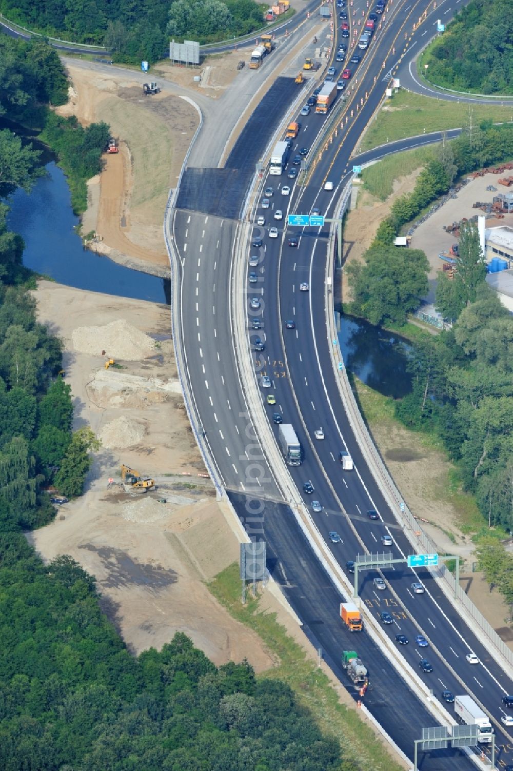 Aerial photograph Braunschweig - View of the implementation and expansion of the motorway junction Brunswick-southwest along the freeway A29 / A 395 in Lower Saxony. The construction company EUROVIA built here are some new bridges. Owner is the Lower Saxony state authorities for road construction and transport