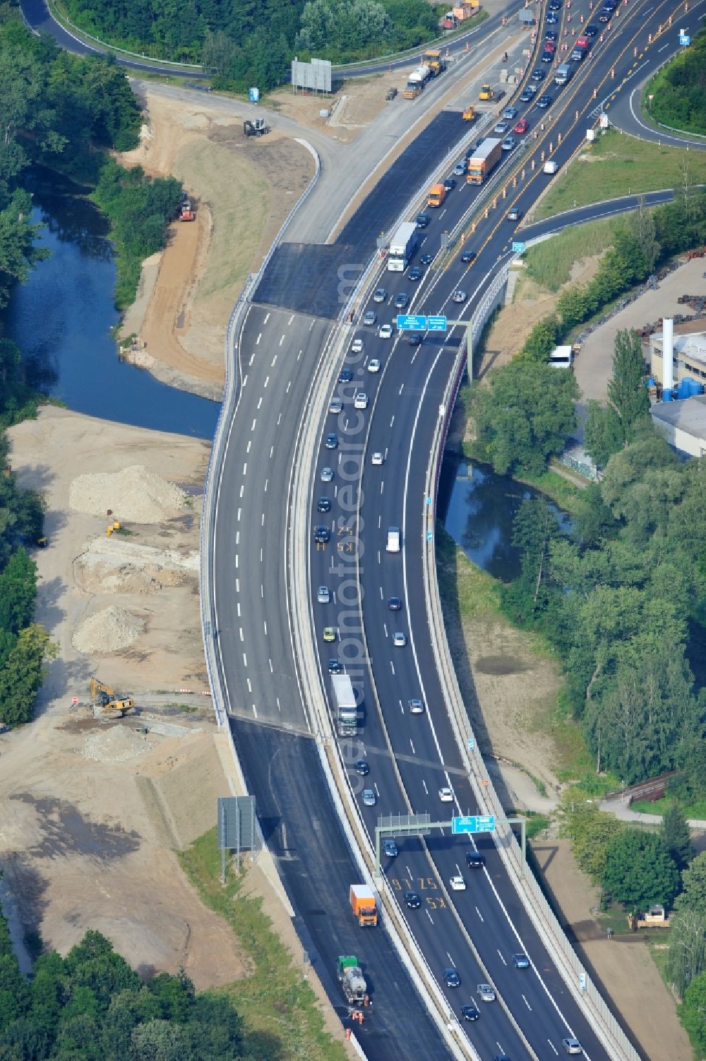 Braunschweig from above - View of the implementation and expansion of the motorway junction Brunswick-southwest along the freeway A29 / A 395 in Lower Saxony. The construction company EUROVIA built here are some new bridges. Owner is the Lower Saxony state authorities for road construction and transport