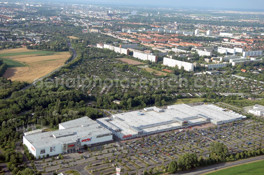 Magdeburg from the bird's eye view: Blick auf den Bördepark mit dem Möbelhaus Porta im Stadtteil Reform. Auf 77000 qm Verkaufsfläche befinden sich über 30 Geschäfte und Restaurants. Kontakt Börde-Park: Vermietung- und Centermanagement, Salbker Chaussee 67, 39118 Magdeburg, Tel. +49(0)391 6284916, Fax +49(0)391 6213487, email: tanja.himpel@minden.edeka.de, info@boerdepark.de; Kontakt Porta: Salbker Chaussee 65, 39118 Magdeburg, Tel. +49(0)391 62945, email: s.seggert@porta.de