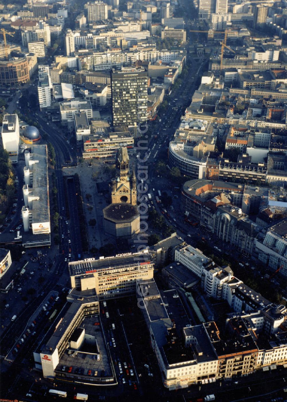 Berlin from above - Stadtansicht auf den Breitscheidplatz mit der Kaiser-Wilhelm-Gedächtniskirche zwischen den Straßen Tauentienstraße bzw. Kudamm und Hardenbergstraße bzw. Budapester Straße in Berlin-Charlottenburg.