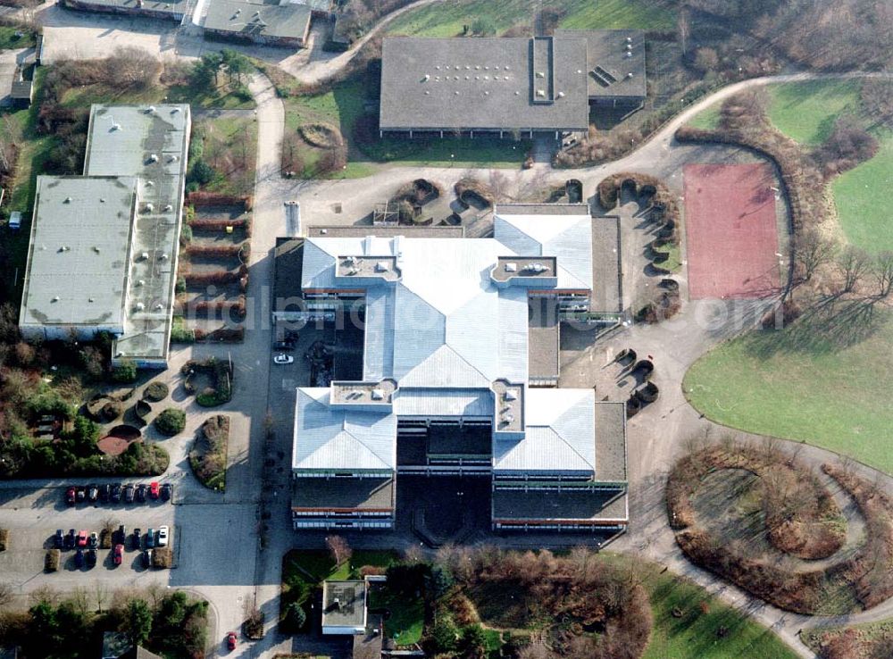 Kiel from above - Integrierte Gesamtschule Kiel - Friedrichsort am Steenbarg 10 in 24159 Kiel, (Tel.: 0431-3990230). Ein Objekt der BLITZER OHG in 01900 Bretnig (Bedachung).