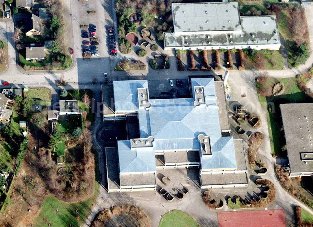 Aerial image Kiel - Integrierte Gesamtschule Kiel - Friedrichsort am Steenbarg 10 in 24159 Kiel, (Tel.: 0431-3990230). Ein Objekt der BLITZER OHG in 01900 Bretnig (Bedachung).