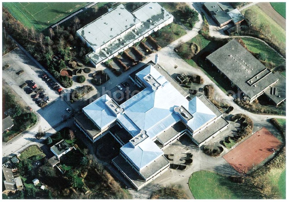 Aerial photograph Kiel - Integrierte Gesamtschule Kiel - Friedrichsort am Steenbarg 10 in 24159 Kiel, (Tel.: 0431-3990230). Ein Objekt der BLITZER OHG in 01900 Bretnig (Bedachung).