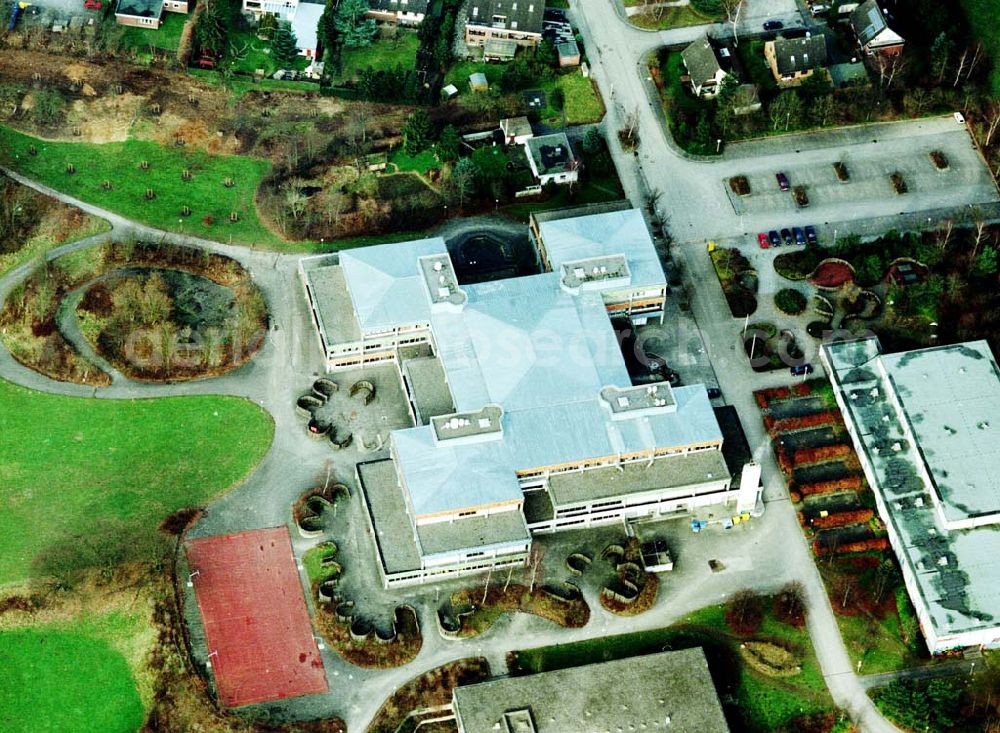 Kiel from above - Integrierte Gesamtschule Kiel - Friedrichsort am Steenbarg 10 in 24159 Kiel, (Tel.: 0431-3990230). Ein Objekt der BLITZER OHG in 01900 Bretnig (Bedachung).