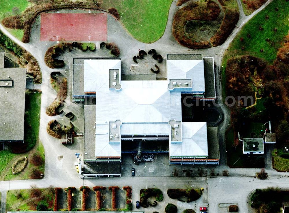 Aerial image Kiel - Integrierte Gesamtschule Kiel - Friedrichsort am Steenbarg 10 in 24159 Kiel, (Tel.: 0431-3990230). Ein Objekt der BLITZER OHG in 01900 Bretnig (Bedachung).