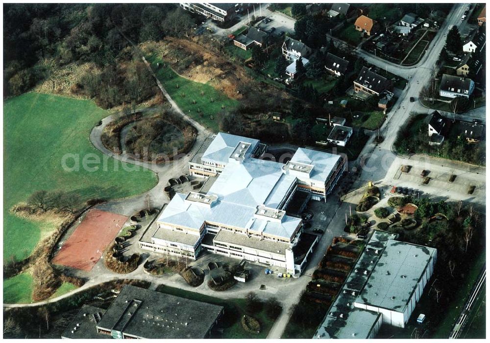 Aerial photograph Kiel - Integrierte Gesamtschule Kiel - Friedrichsort am Steenbarg 10 in 24159 Kiel, (Tel.: 0431-3990230). Ein Objekt der BLITZER OHG in 01900 Bretnig (Bedachung).