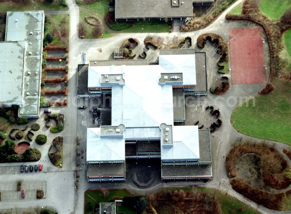 Kiel from above - Integrierte Gesamtschule Kiel - Friedrichsort am Steenbarg 10 in 24159 Kiel, (Tel.: 0431-3990230). Ein Objekt der BLITZER OHG in 01900 Bretnig (Bedachung).