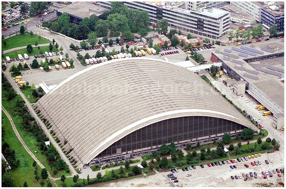 München from the bird's eye view: 26.07.2004 Briefzentrum in München-Mitte der Deutschen Post AG Hallenfläche: 12.600 qm