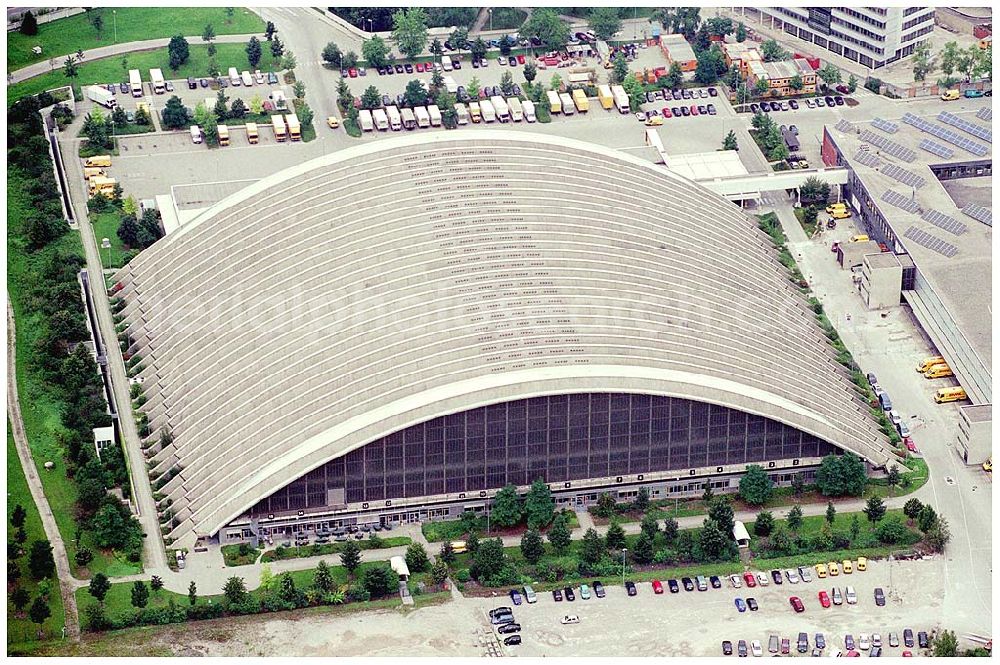 Aerial image München - 26.07.2004 Briefzentrum in München-Mitte der Deutschen Post AG Hallenfläche: 12.600 qm