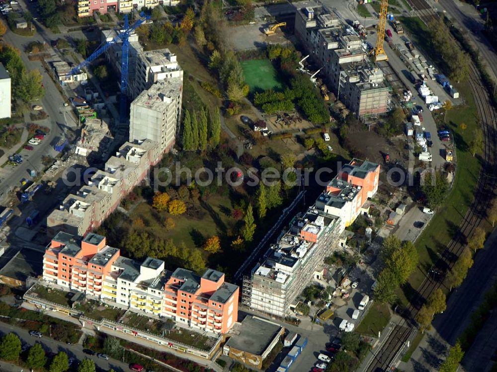 Berlin - Marzahn from above - 20.10.2004 Blick auf Baustellen in der Wohnsiedlung Ahrensfelder Terassen an der Havemannstraße - Rosenbecker Straße / Eichhorster Straße in Berlin-Marzahn / Ahrensfelde. Ein Projekt der DEGEWO / WBG Marzahn. Baufirmen: