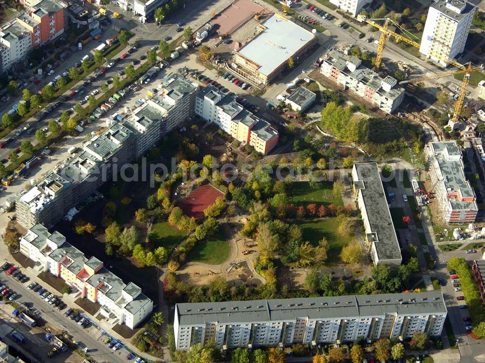 Berlin - Marzahn from above - 20.10.2004 Blick auf Baustellen in der Wohnsiedlung Ahrensfelder Terassen an der Havemannstraße - Rosenbecker Straße / Eichhorster Straße in Berlin-Marzahn / Ahrensfelde. Ein Projekt der DEGEWO / WBG Marzahn. Baufirmen: