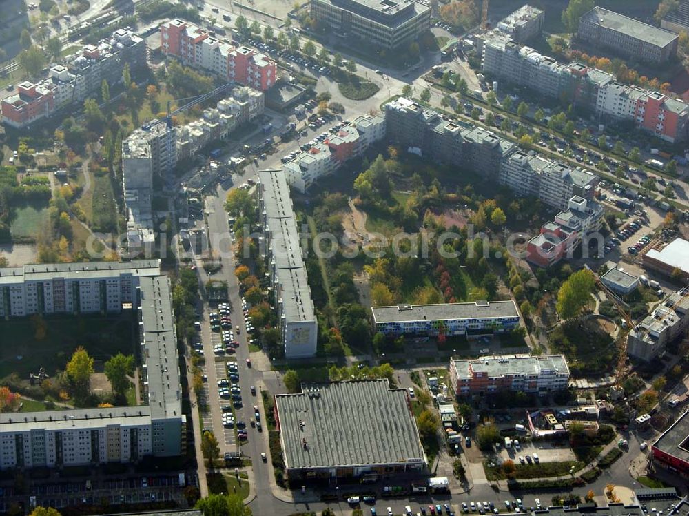 Berlin - Marzahn from the bird's eye view: 20.10.2004 Blick auf Baustellen in der Wohnsiedlung Ahrensfelder Terassen an der Havemannstraße - Rosenbecker Straße / Eichhorster Straße in Berlin-Marzahn / Ahrensfelde. Ein Projekt der DEGEWO / WBG Marzahn. Baufirmen: